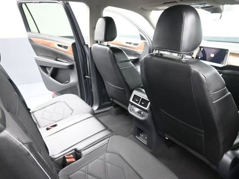 Used 2024 Volkswagen Atlas SE AWD/4WD image 22