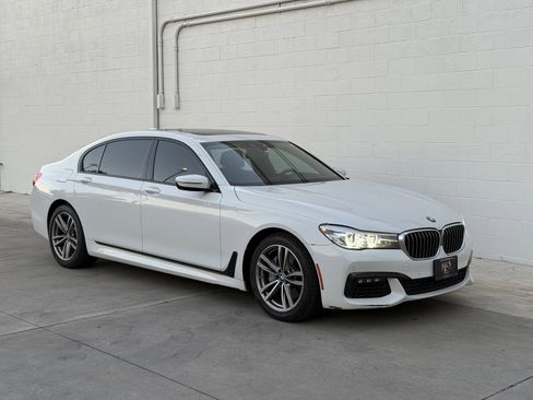 Used 2018 BMW 740i image 8