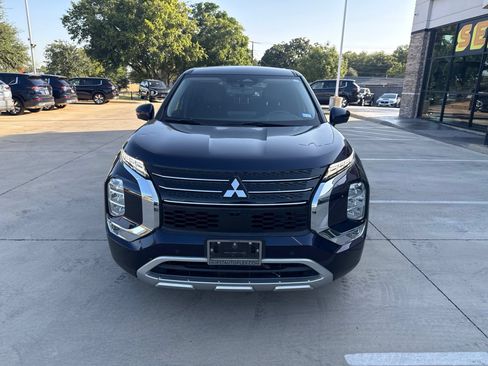Used 2023 Mitsubishi Outlander SE FWD image 2