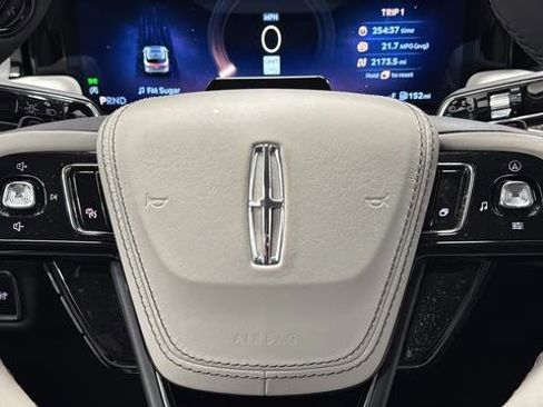 Used 2025 Lincoln Aviator Reserve w/ Equipment Group 201A AWD/4WD image 16