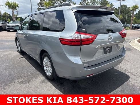 Used 2015 Toyota Sienna XLE Premium FWD image 7