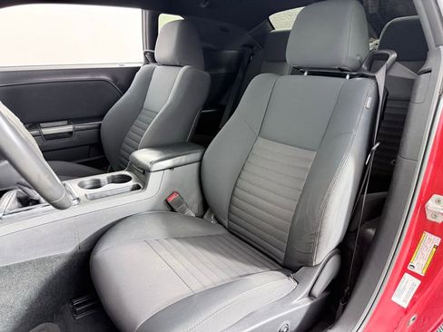 Used 2014 Dodge Challenger R/T image 11