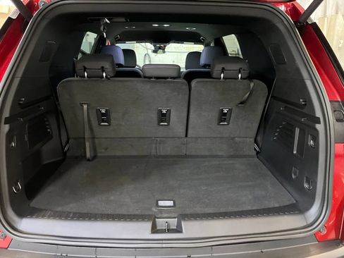 Used 2025 Chevrolet Traverse LT w/ Midnight/Sport Edition FWD image 24