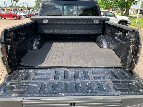 Used 2017 Ford F150 Platinum w/ Equipment Group 701A Luxury AWD/4WD image 8