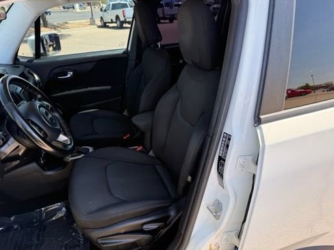 Used 2016 Jeep Renegade Latitude AWD/4WD image 29