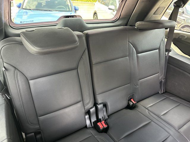 Used 2022 Chevrolet Tahoe Z71 w/ Luxury Package AWD/4WD image 20