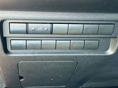 Used 2024 Mitsubishi Outlander ES FWD image 8