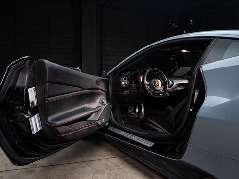 Used 2016 Ferrari 488 GTB RWD image 33