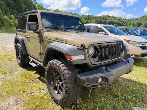 Used 2025 Jeep Wrangler Sport AWD/4WD image 21
