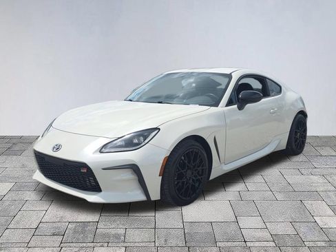 Used 2023 Toyota GR86 RWD image 3