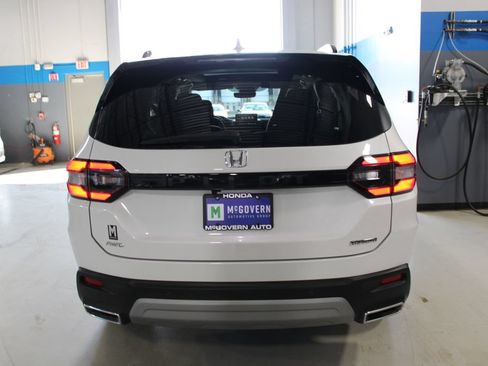 Used 2025 Honda Pilot Touring image 27