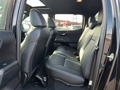 Used 2020 Toyota Tacoma TRD Sport image 10