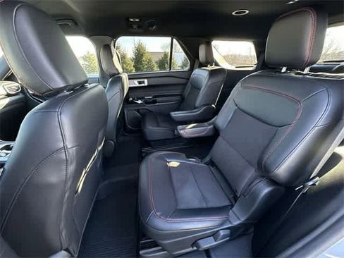 Used 2024 Ford Explorer ST-Line w/ Class IV Trailer Tow Package image 19