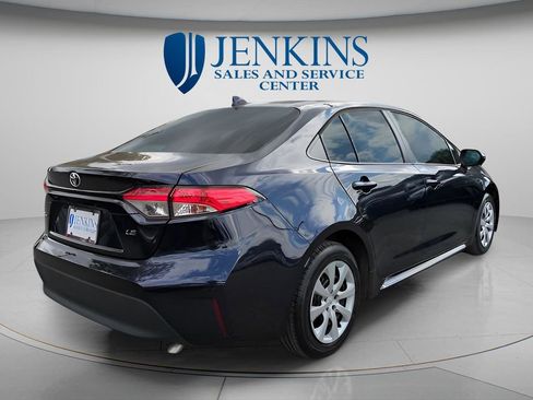 Used 2023 Toyota Corolla LE FWD image 3