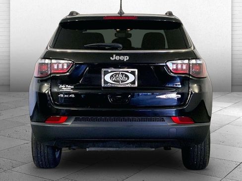 Used 2025 Jeep Compass Latitude AWD/4WD image 3