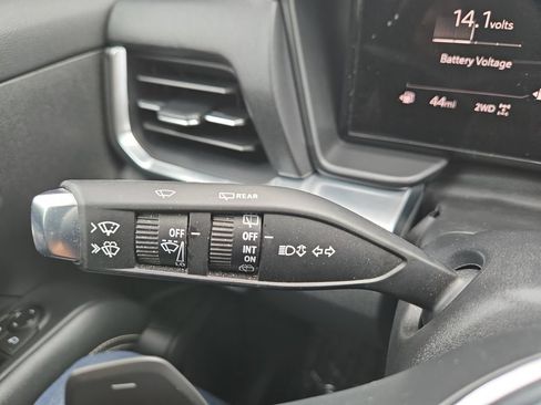 Used 2025 GMC Terrain Elevation AWD/4WD image 34