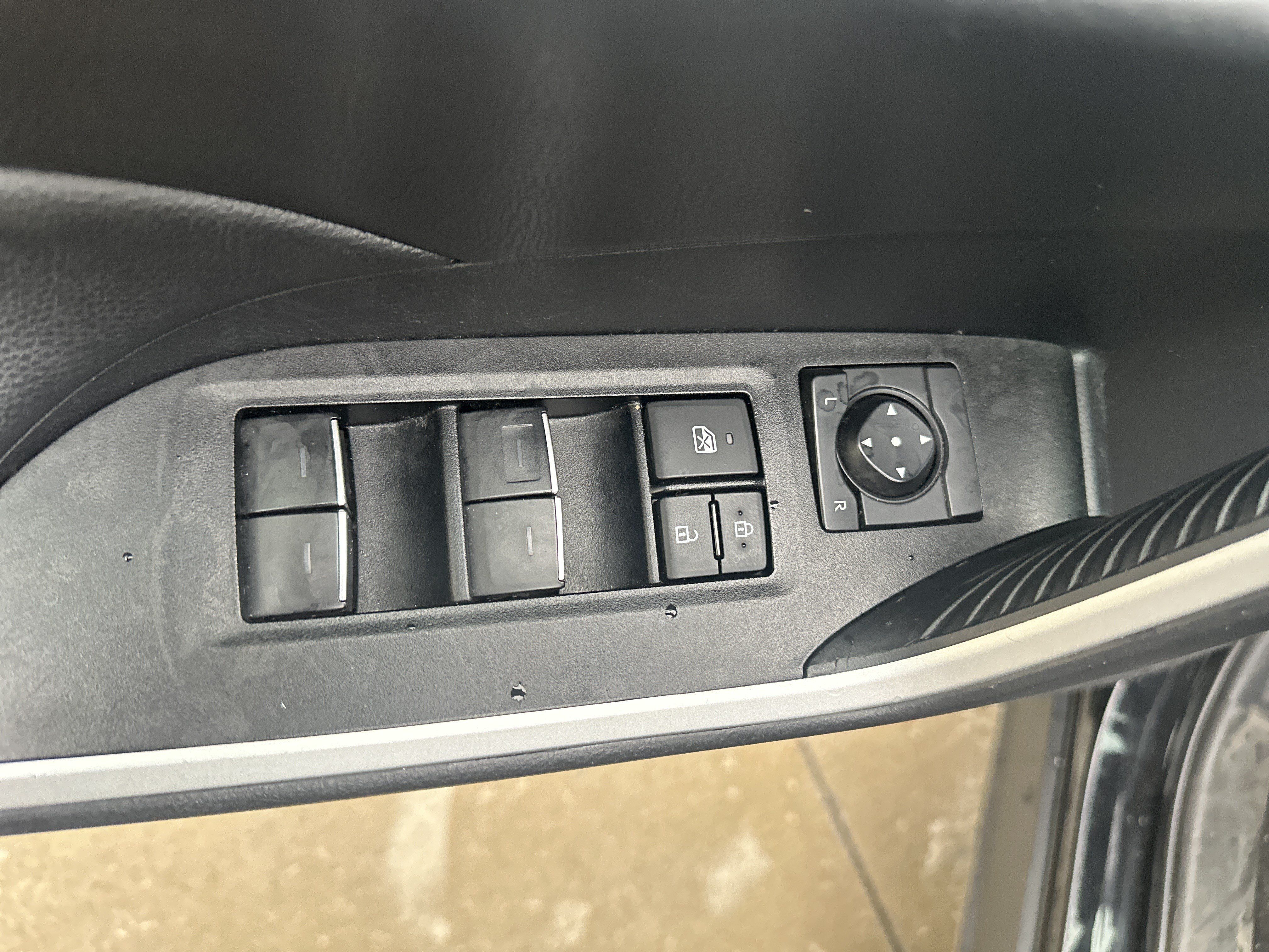 Used 2025 Toyota RAV4 XLE AWD/4WD image 14