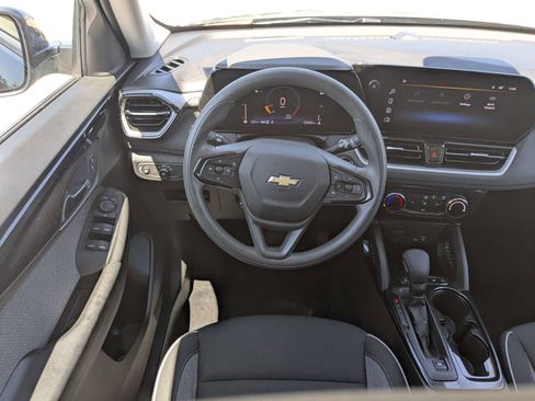 Used 2025 Chevrolet TrailBlazer LT AWD/4WD image 18