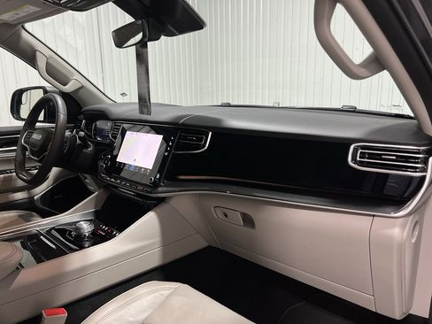 Used 2022 Jeep Wagoneer Series I image 30