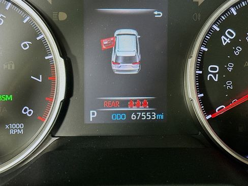 Used 2021 Toyota RAV4 XLE image 19