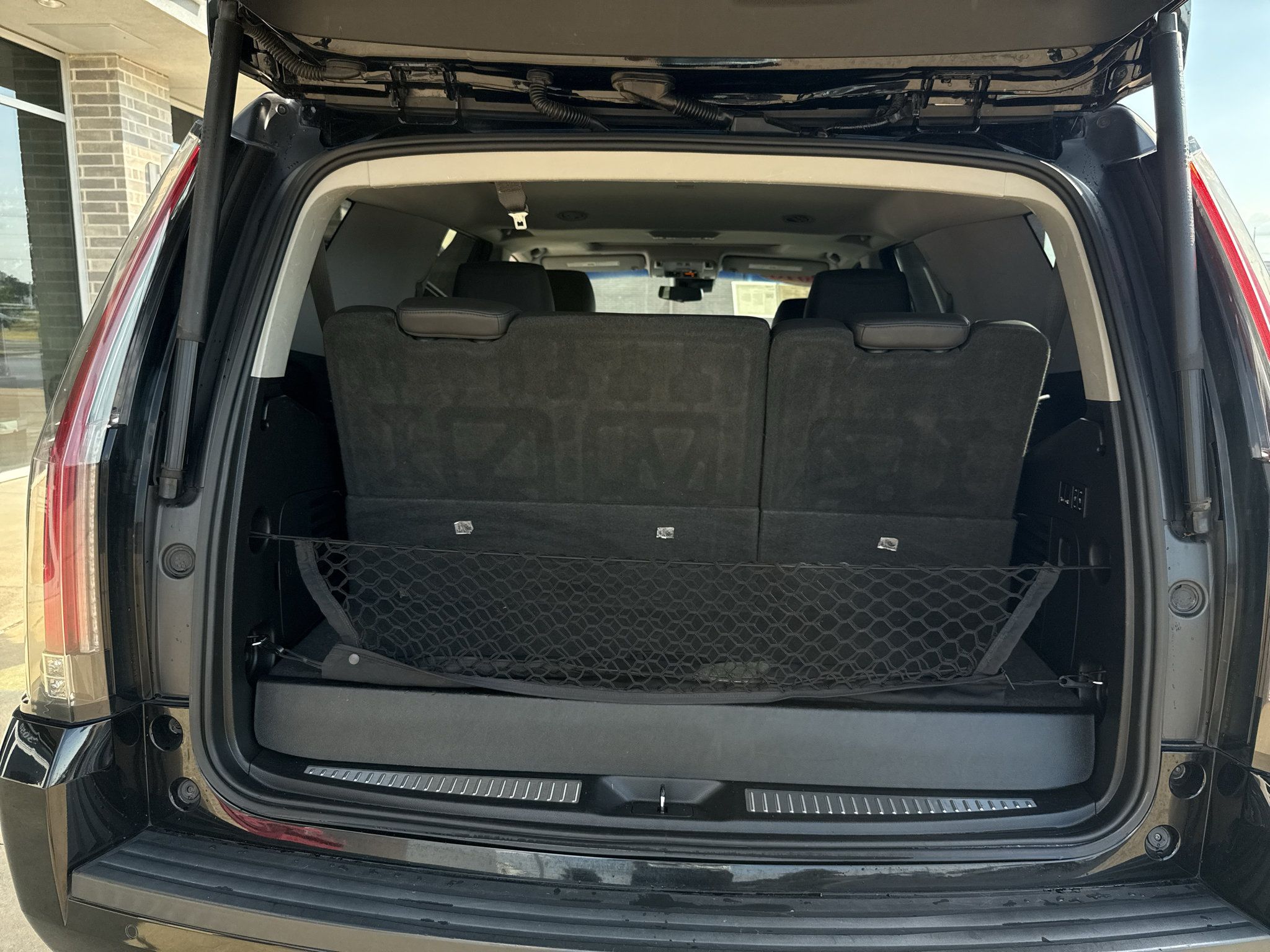 Used 2018 Cadillac Escalade Luxury AWD/4WD image 18