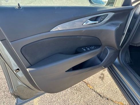 Used 2018 Buick Regal Preferred w/ Driver Confidence Package #1 image 10