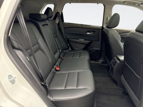 Used 2023 Nissan Rogue SV w/ SV Premium B Package image 18