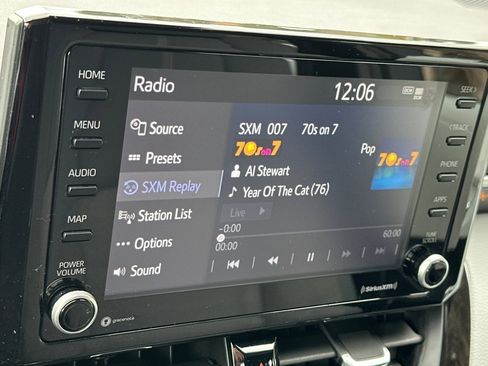 Used 2022 Toyota Corolla SE image 19