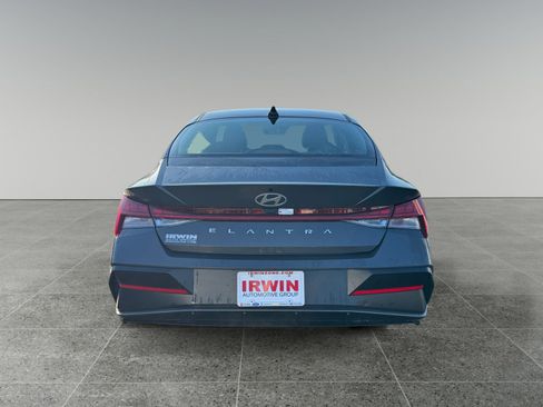 New 2025 Hyundai Elantra SEL image 4