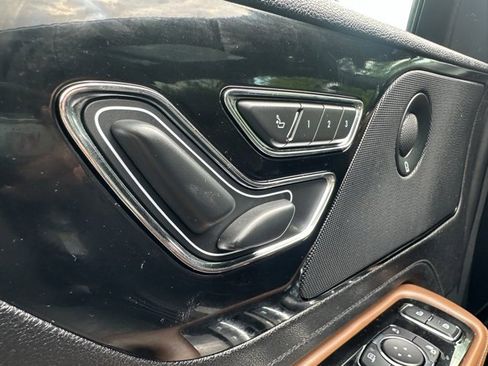 Used 2022 Lincoln Aviator Reserve w/ Equipment Group 201A image 17