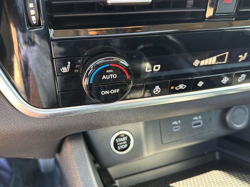 Used 2022 Nissan Rogue SV w/ SV Premium Package image 27