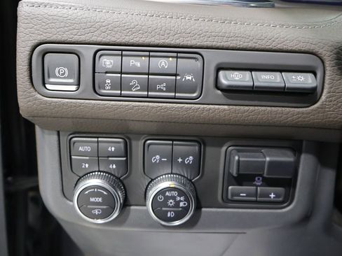Used 2024 GMC Yukon Denali w/ Denali Reserve Package AWD/4WD image 40
