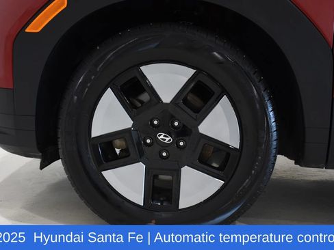 Used 2025 Hyundai Santa Fe SEL AWD/4WD image 7