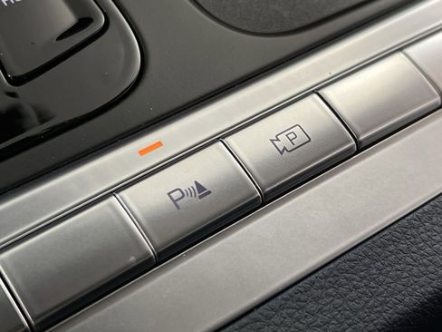 New 2026 Kia Carnival EX FWD image 33