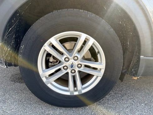 Used 2023 Ford Explorer XLT RWD image 23