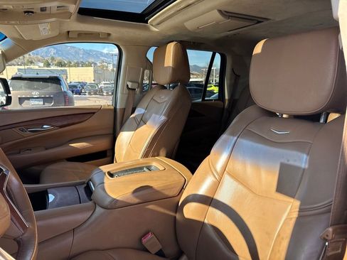 Used 2016 Cadillac Escalade Platinum image 30