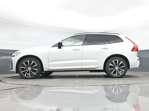 Used 2023 Volvo XC60 B5 Plus FWD image 14