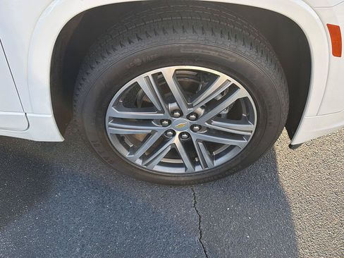 Used 2022 Chevrolet Traverse High Country FWD image 41
