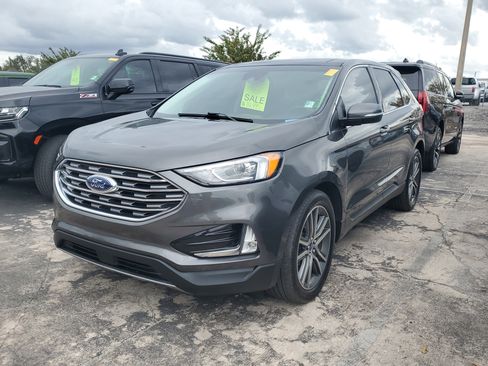 Used 2019 Ford Edge Titanium image 3