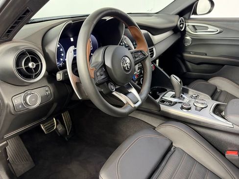 Used 2025 Alfa Romeo Giulia AWD image 22