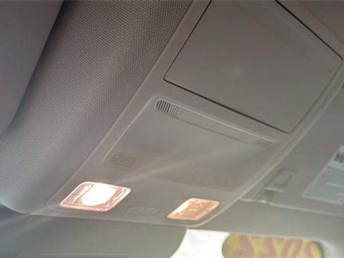 Used 2022 Ford Escape SE image 23