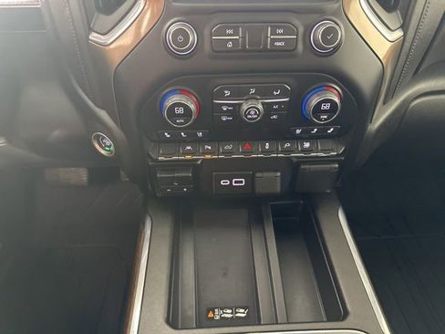 Used 2022 Chevrolet Silverado 1500 High Country w/ Technology Package AWD/4WD image 17