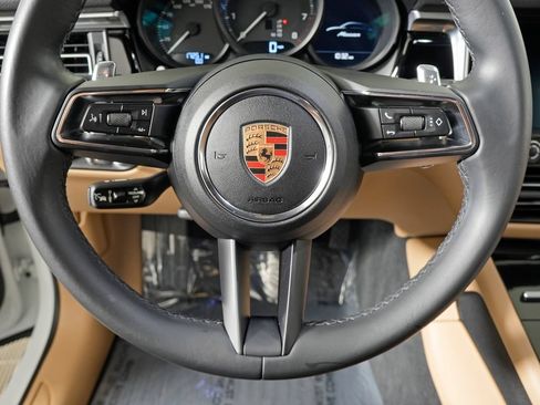 Certified 2023 Porsche Macan AWD/4WD image 22