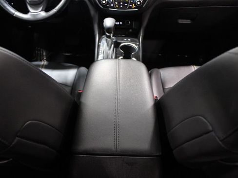 Used 2022 Chevrolet Equinox Premier image 32