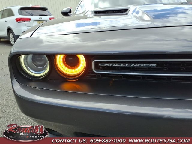 Used 2018 Dodge Challenger R/T RWD image 10