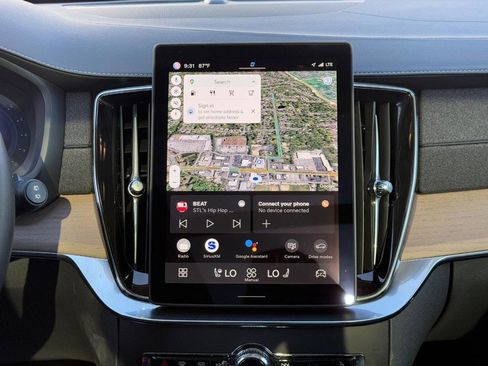 Certified 2025 Volvo XC90 B6 Plus image 14