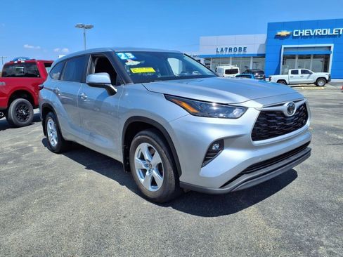 Used 2023 Toyota Highlander LE image 6