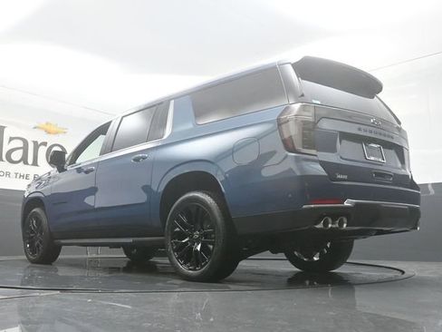 New 2025 Chevrolet Suburban Premier image 5