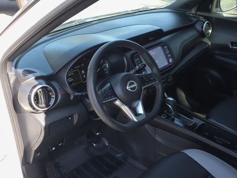 Used 2023 Nissan Kicks SR w/ SR Premium Package FWD image 19