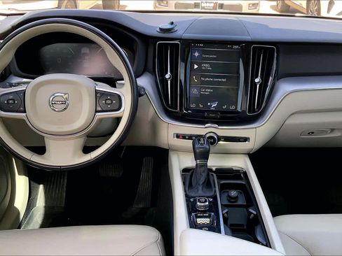 Used 2020 Volvo XC60 T5 Momentum w/ Protection Package Premier image 15